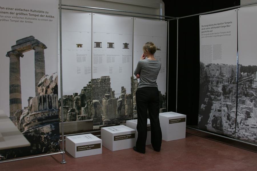 Testaufbau der Ausstellung in 1:1 Testaufbau der Ausstellung in 1:1